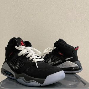 NIKE AIR JORDAN MARS 270 METALLIC GS Size 7Y